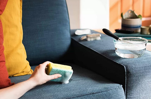 نحوه شستشوی انواع لک مبل در خانه